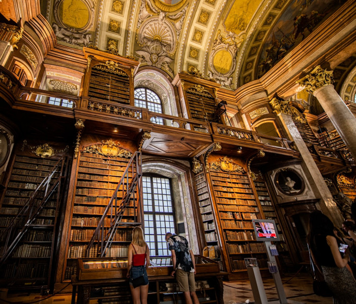 Güzel Bayan İngilizcede Nasıl Yazılır?